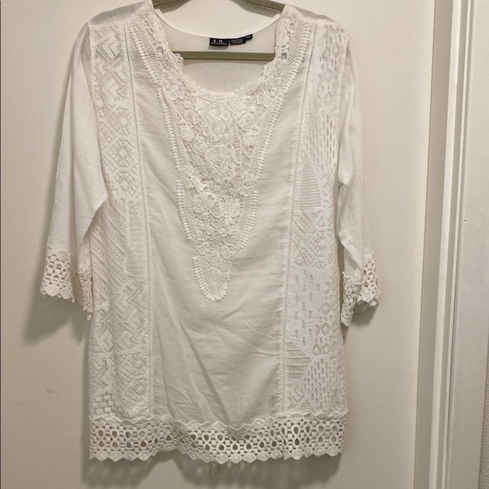 Elegant White Lace Women's Tunic Top